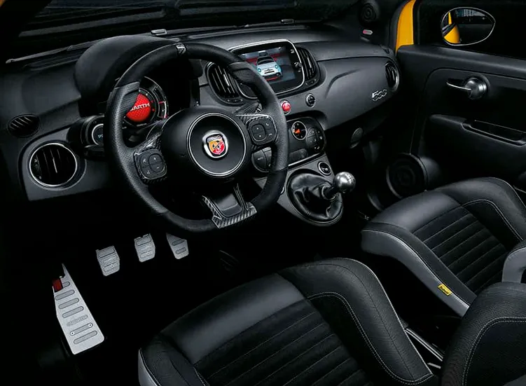 renting-abarth-595-2-3.webp