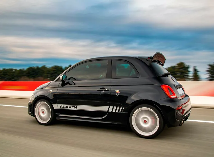 renting-abarth-695-2-3.webp