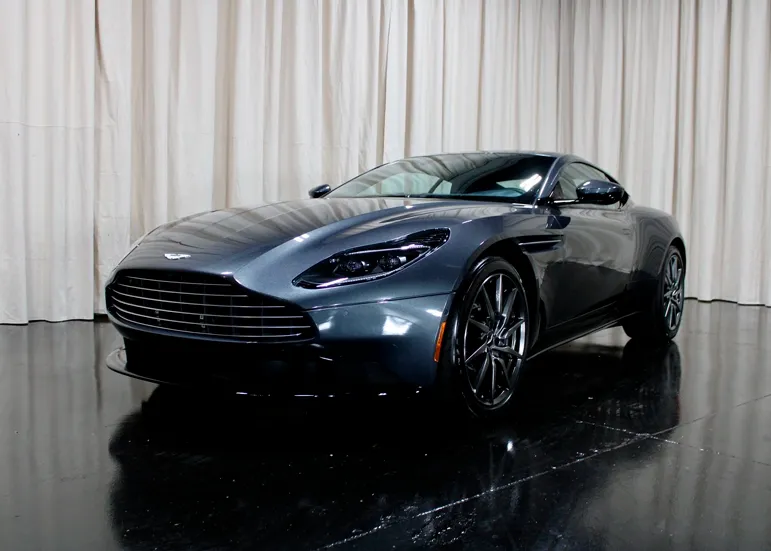 renting-aston-martin-db-11-particulares-barato-5-3.webp