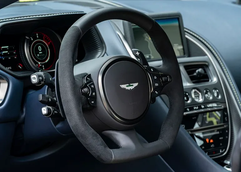 renting-aston-martin-db-11-particulares-barato-6-3.webp