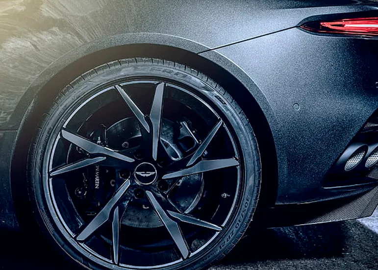 renting-aston-martin-dbs-superleggera-particulares-barato-9-3.webp