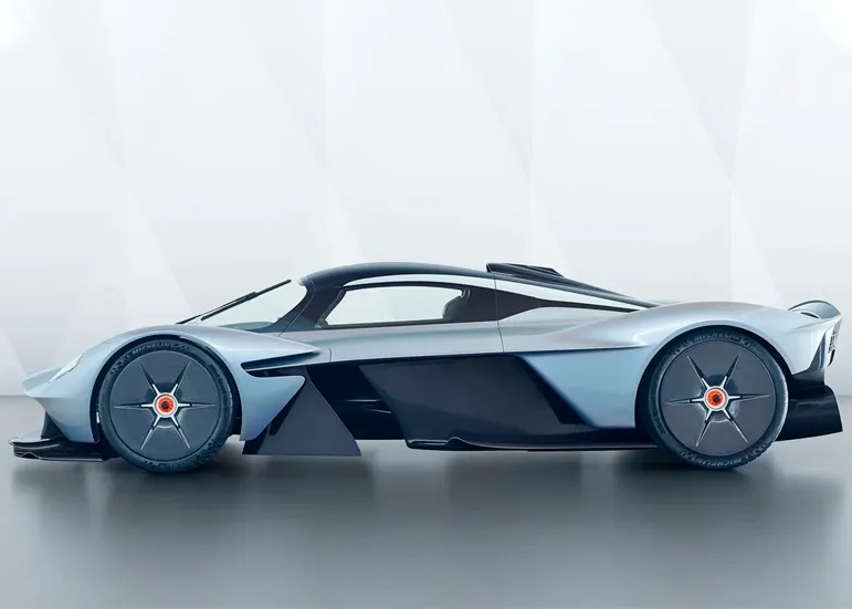 renting-aston-martin-valkyrie-particulares-5-3.webp