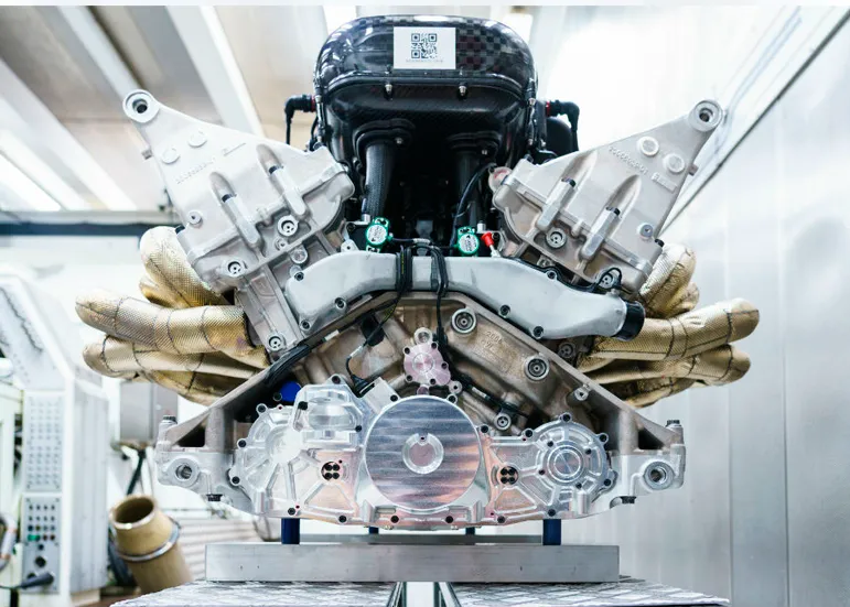 renting-aston-martin-valkyrie-particulares-6-3.webp