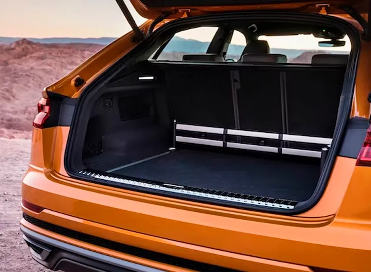 renting-audi-q8-7-3.webp