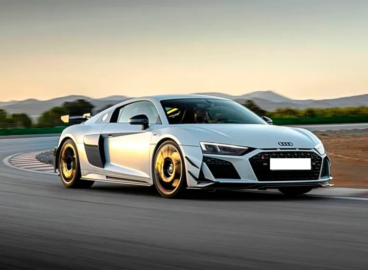 renting-audi-r8-1-3.webp