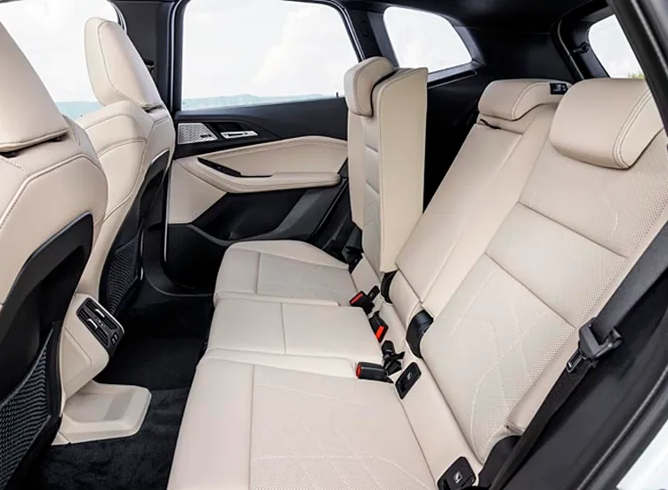 renting-bmw-serie-2-7-3.webp