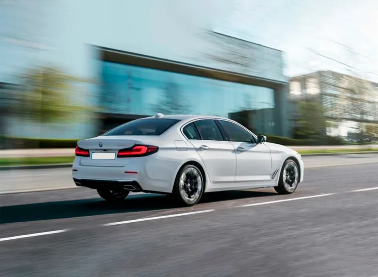renting-bmw-serie-5-4-3.webp