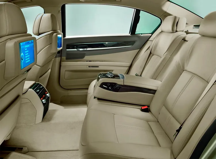 renting-bmw-serie-7-6-6.webp