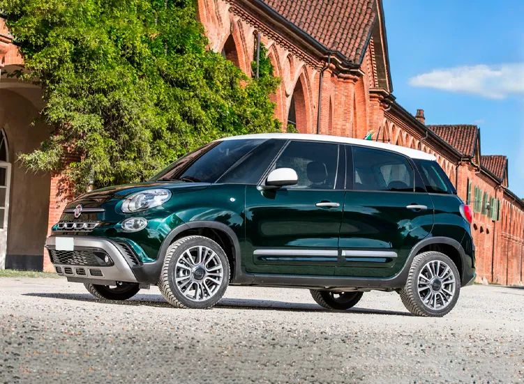 renting-fiat-500-l-1-3.webp