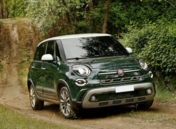 renting-fiat-500-l-5-3.webp