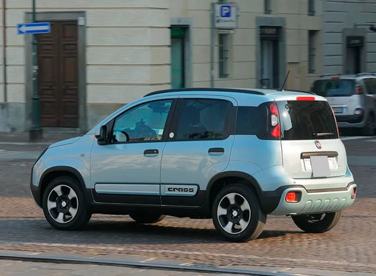 renting-fiat-panda-5-3.webp