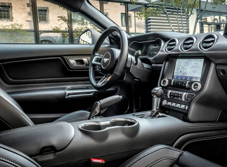 renting-ford-mustang-4-3.webp