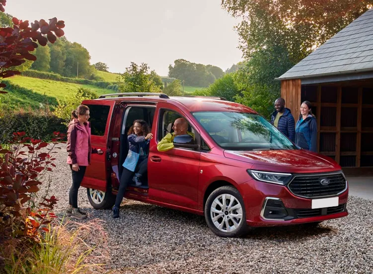 renting-ford-tourneo-2-3.webp