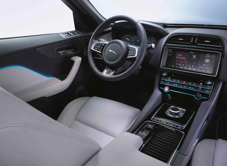 renting-jaguar-f-pace-3-3.webp