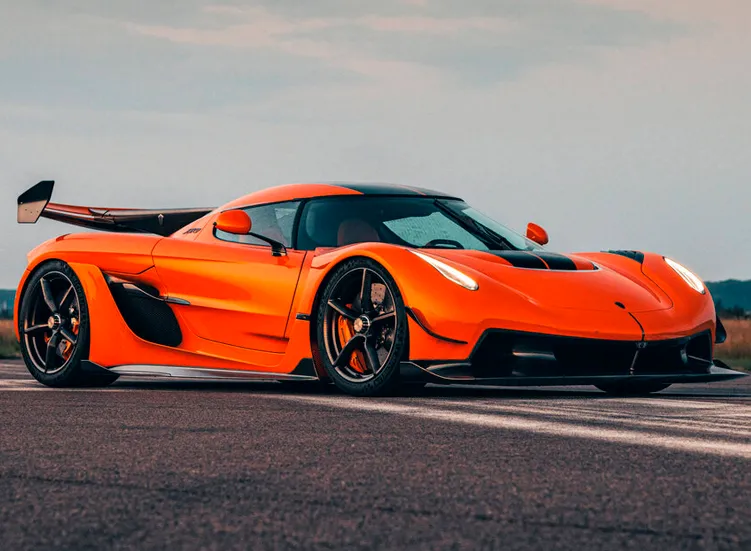 renting-koenigsegg-jesko-4-3.webp
