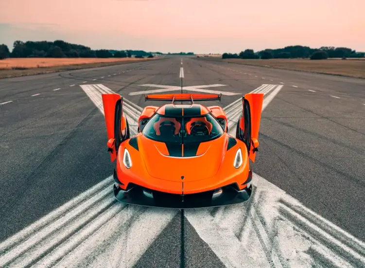 renting-koenigsegg-jesko-6-3.webp