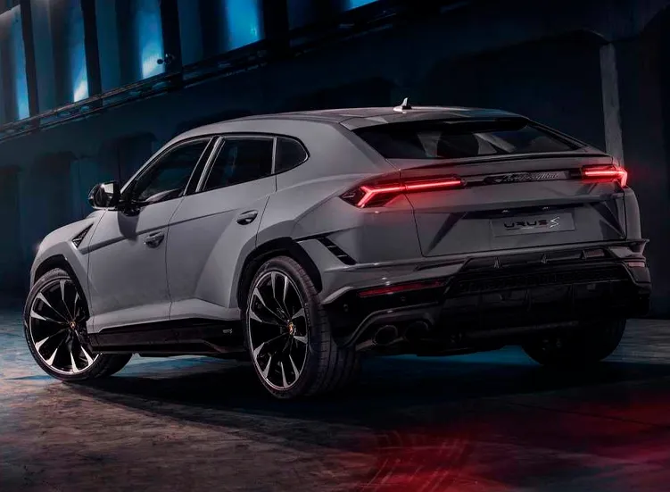 renting-lamborghini-urus-2-3.webp