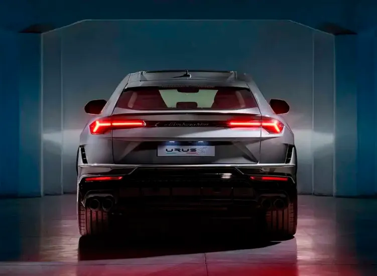 renting-lamborghini-urus-3-3.webp