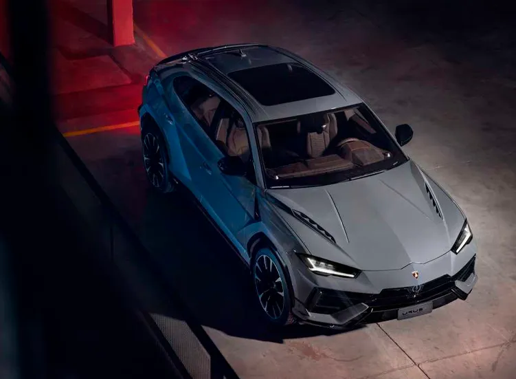 renting-lamborghini-urus-4-3.webp