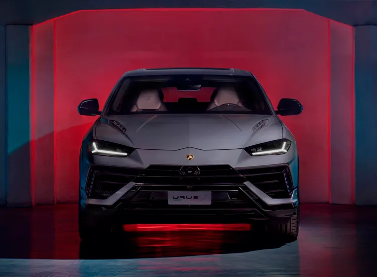 renting-lamborghini-urus-6-3.webp