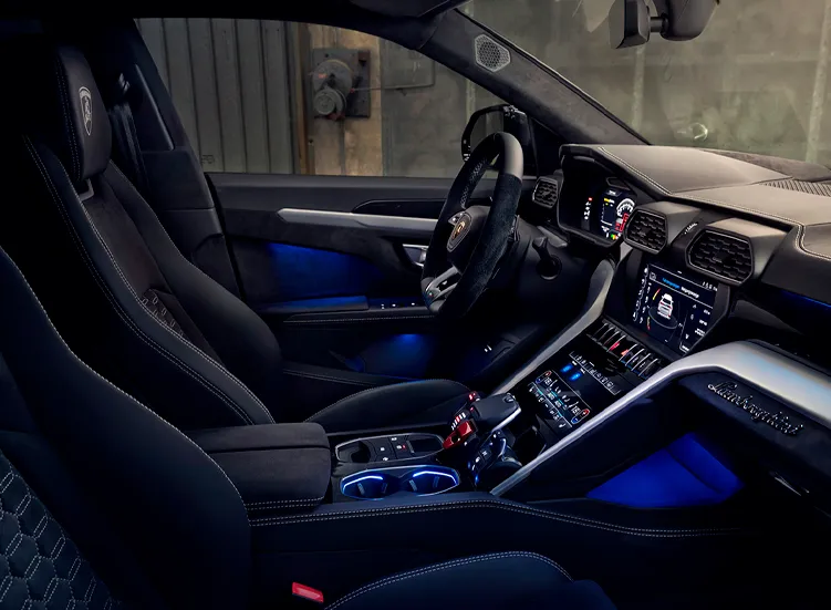 renting-lamborghini-urus-7-3.webp