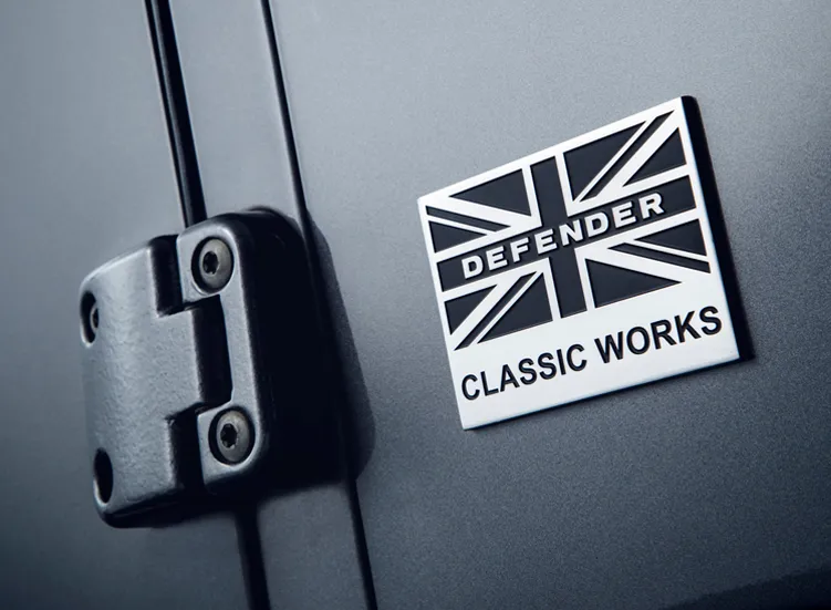 renting-land-rover-defender-4-3.webp