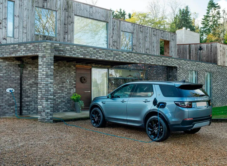 renting-land-rover-discovery-sport-3-3.webp