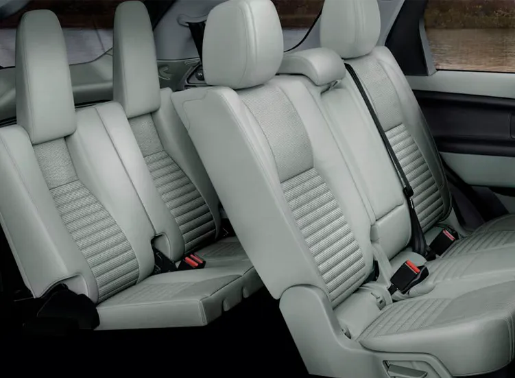 renting-land-rover-discovery-sport-8-3.webp