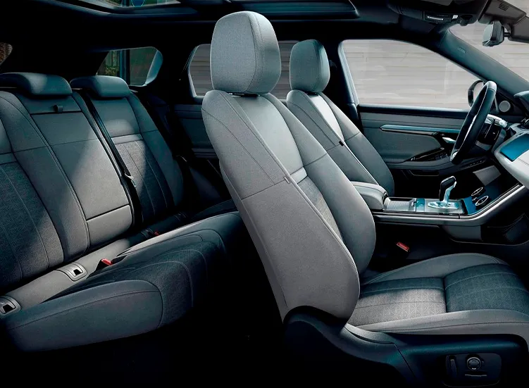 renting-land-rover-evoque-7-3.webp