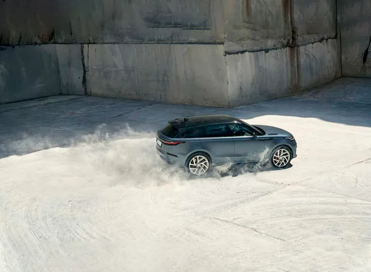 renting-land-rover-range-rover-velar-4-3.webp