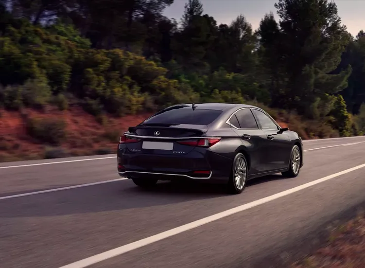 renting-lexus-es-3
