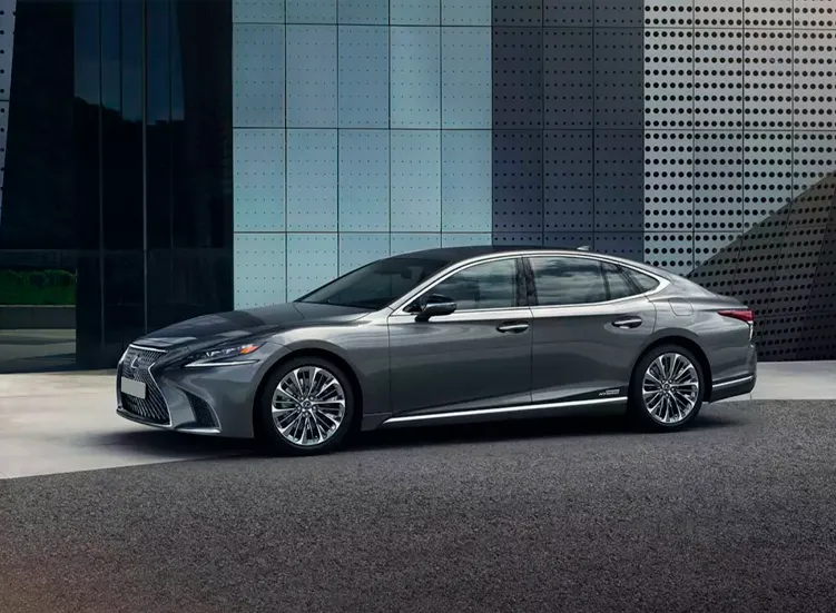 renting-lexus-ls-7-3.webp
