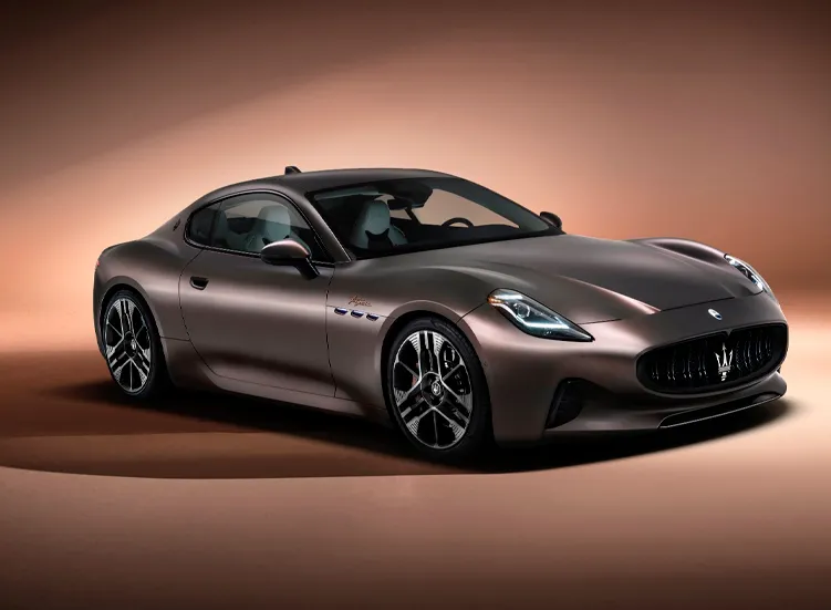 renting-maserati-quattroporte-1-4.webp