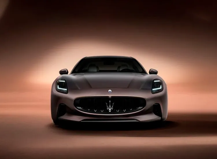 renting-maserati-quattroporte-5-4.webp