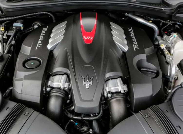 renting-maserati-quattroporte-8-3.webp