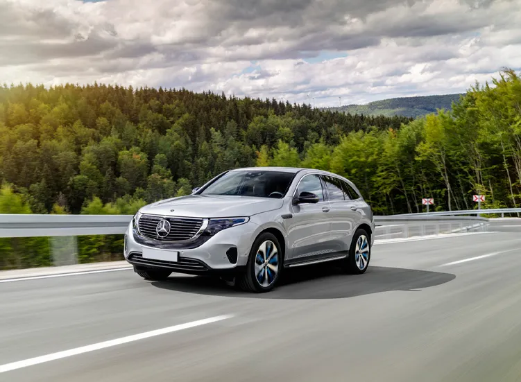 renting-mercedes-benz-eqc-3-3.webp