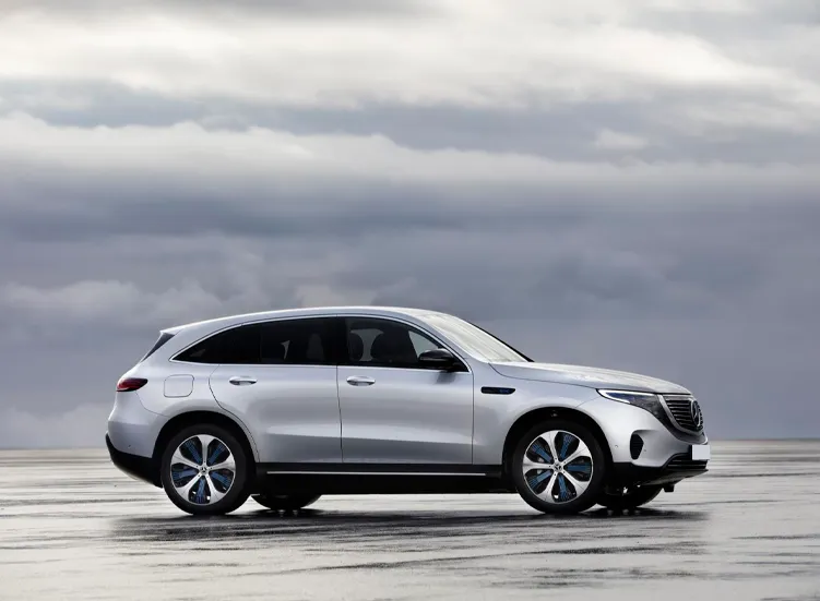 renting-mercedes-benz-eqc-6-3.webp