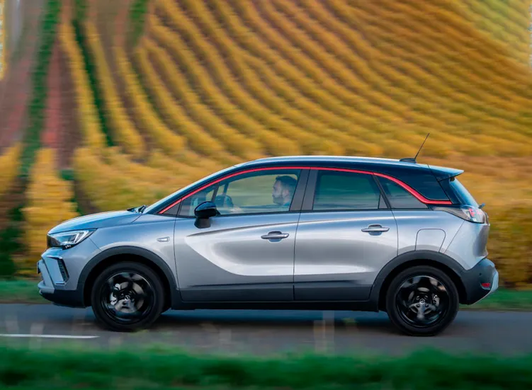 renting-opel-crossland-8-3.webp