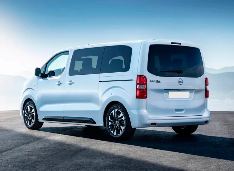 renting-opel-zafira-life-3-7.webp