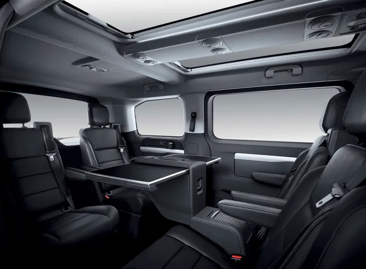 renting-opel-zafira-life-6-7.webp