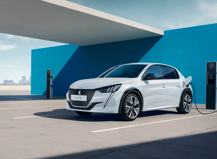 renting-peugeot-208-electrico-2-3.webp