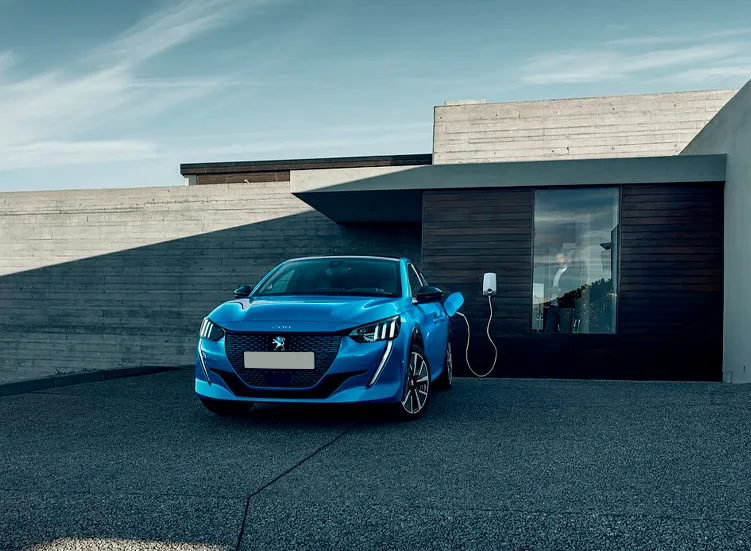 renting-peugeot-208-electrico-6-3.webp