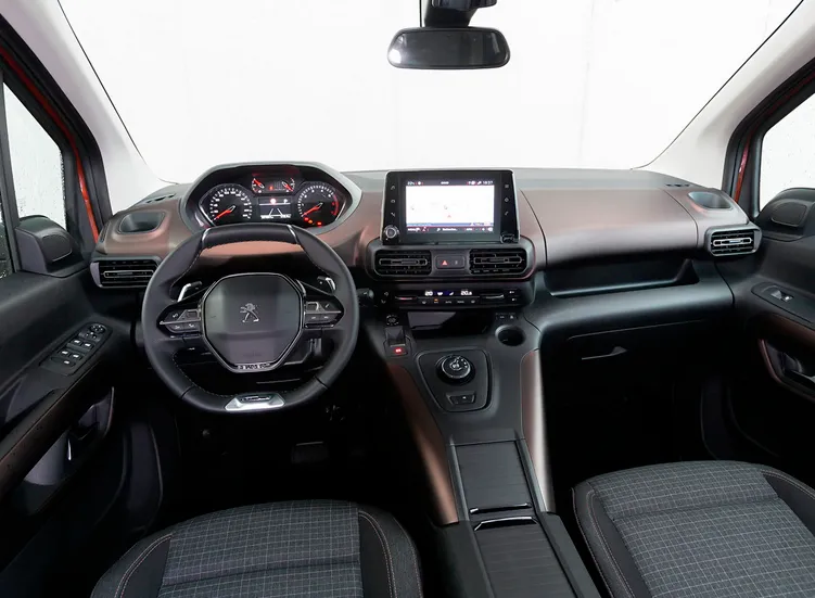 renting-peugeot-rifter-7-4.webp