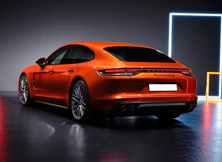 renting-porsche-panamera-2-6.webp
