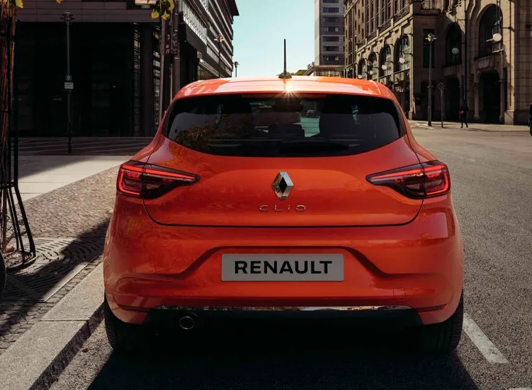 renting-renault-clio-5-7.webp