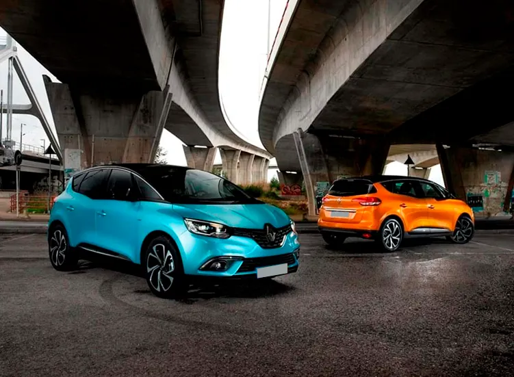 renting-renault-scenic-6-3.webp