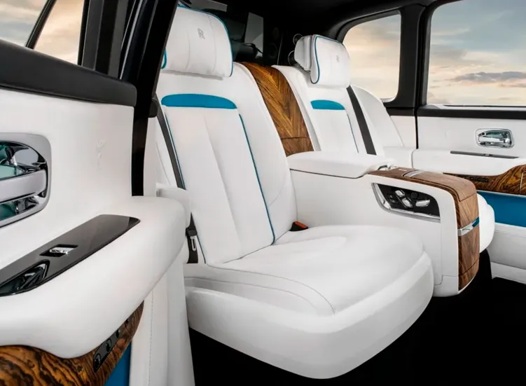 renting-rolls-royce-cullinan-4-3.webp