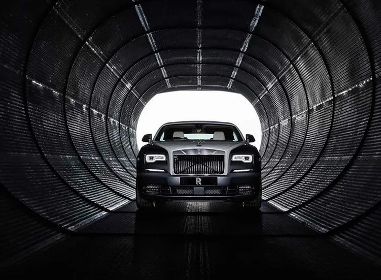 renting-rolls-royce-wraith-2-3.webp