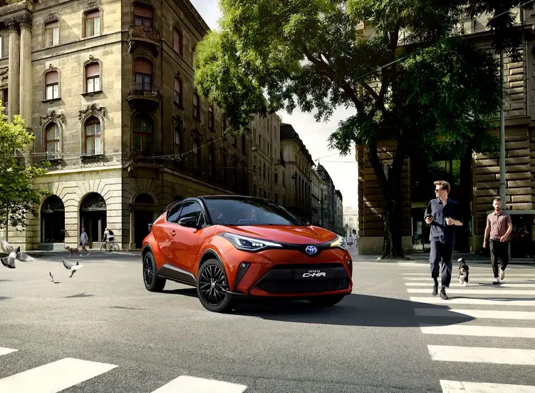 renting-toyota-c-hr-5-3.webp