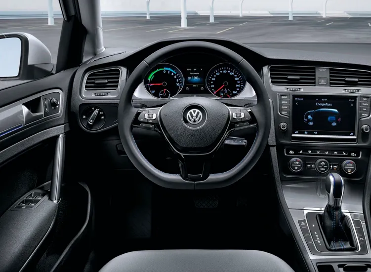 renting-volkswagen-golf-3-3.webp